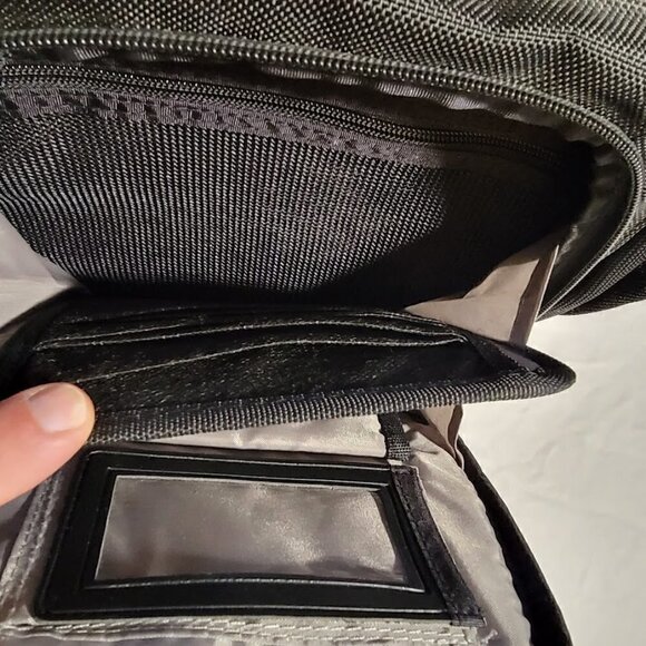 Targus Corporate Traveller Backpack with Advanced Laptop Drop Protection - Picture 6 of 15